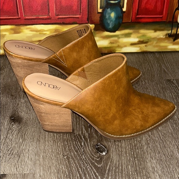 Abound Women's Brown Leather Mules - Picture 5 of 15
